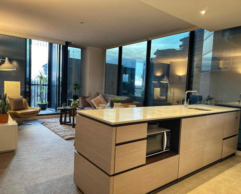 Modern 2BR Apt With A Stunning View - Accommodation Georgetown 2