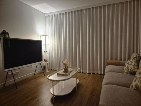 Modern 3 Bed Apt Near Lidcombe Station - Accommodation Georgetown 2