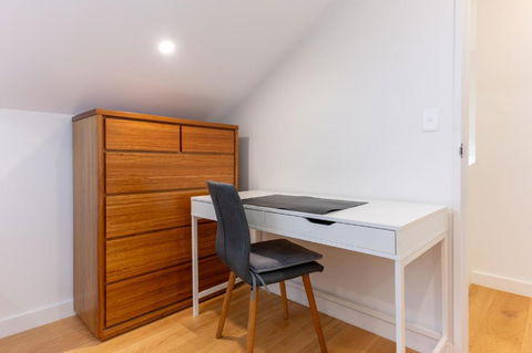 Modern 3-Bed Townhouse With Alfresco Dining & BBQ - Accommodation Georgetown 2