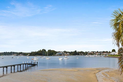 Modern 3-Bed With Pool & Water Views By Beach - Accommodation Georgetown 0