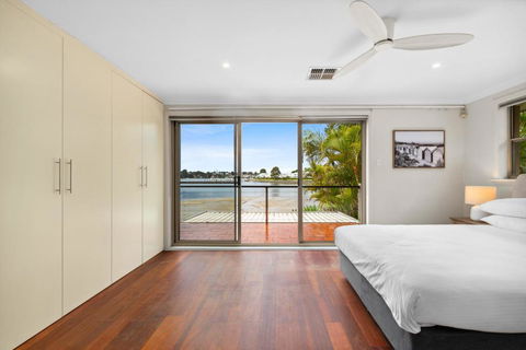 Modern 3-Bed With Pool & Water Views By Beach - Accommodation Georgetown 3