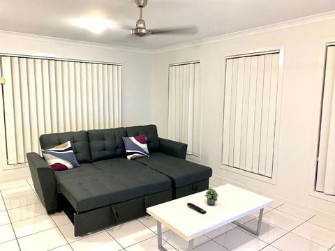 Modern 4BR Close To The Airport- Whole House - Accommodation Georgetown 1