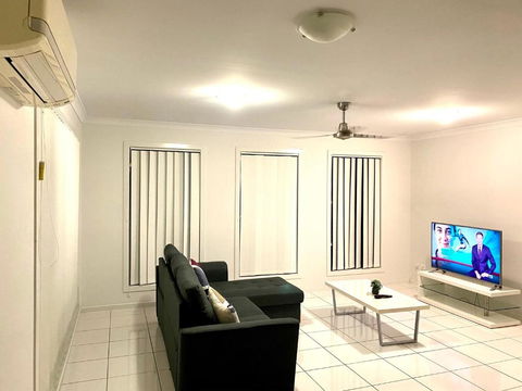 Modern 4BR Close To The Airport- Whole House - Accommodation Georgetown 2