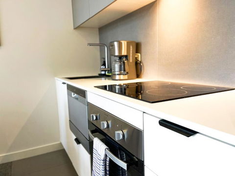 Modern And Elegant 1BD Apartment In The CBD - Accommodation Georgetown 1