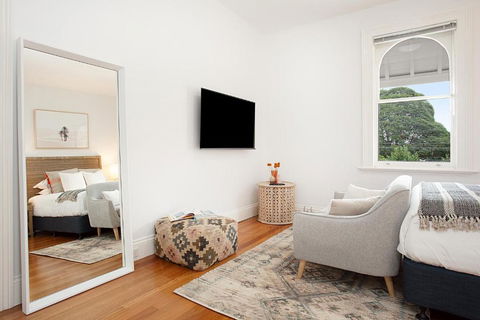 Modern And Cosy Inner West Apartment - Accommodation Georgetown 0