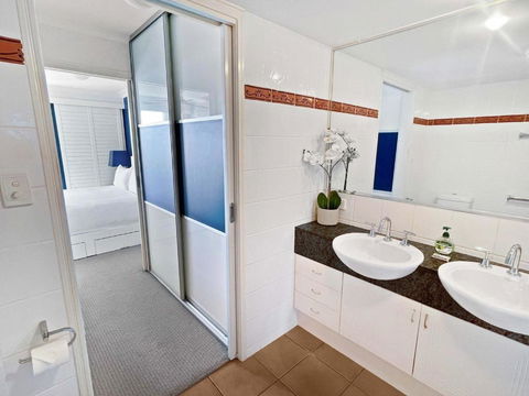 Modern Apartment In The Heart Of Cotton Tree - Accommodation Georgetown 3