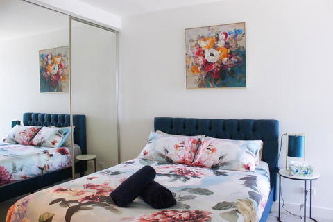 Modern Apartment With Water View In Geelong - Accommodation Georgetown 2