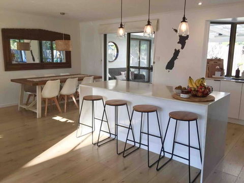 Modern Beach Home With Large Private Gardens - Accommodation Georgetown 2