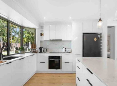 Modern Beach Home With Large Private Gardens - Accommodation Georgetown 1
