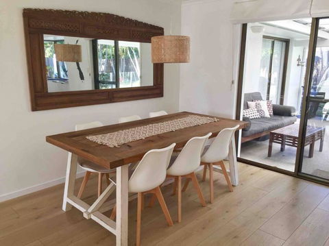 Modern Beach Home With Large Private Gardens - Accommodation Georgetown 3