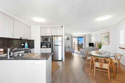 Modern 2BR Beachside Apartment - Kings Beach - Accommodation Georgetown 2