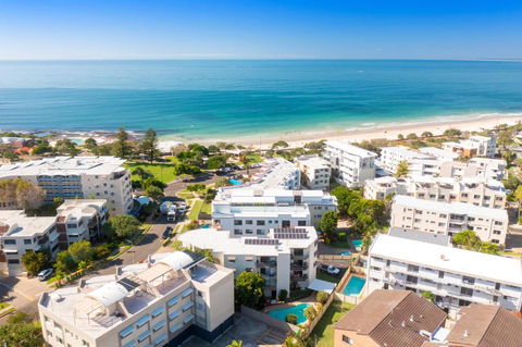 Modern 2BR Beachside Apartment - Kings Beach - Accommodation Georgetown 0