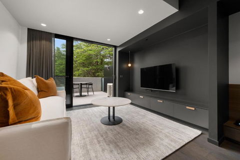 Modern Braddon Studio With Parking - Accommodation Georgetown 0