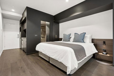 Modern Braddon Studio With Parking - Accommodation Georgetown 3