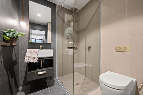 Modern Braddon Studio With Parking - Accommodation Georgetown 2