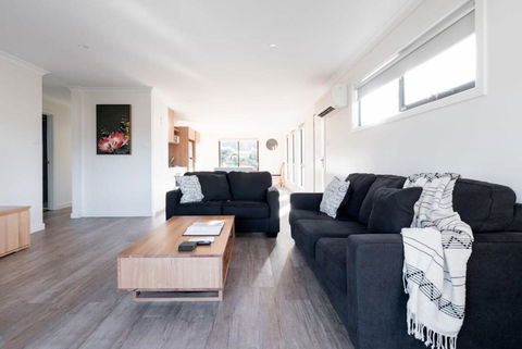 Modern & Convenient In Newstead - Accommodation Georgetown 0