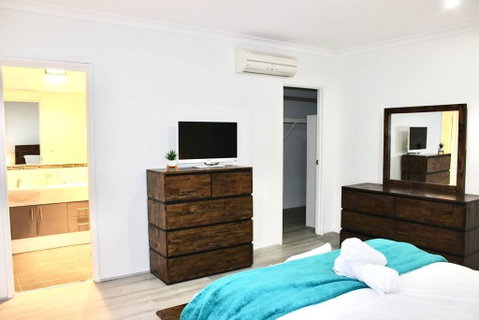 Modern Double-Story Abode A Scarborough Delight - Accommodation Georgetown 2