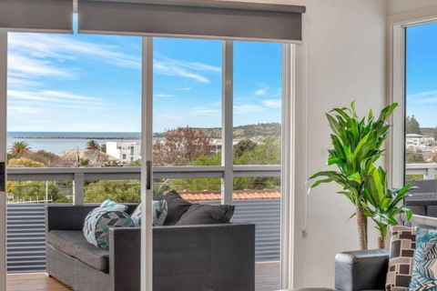 Modern Elegance 27 Breckan Ave Victor Harbor - Accommodation Georgetown 0