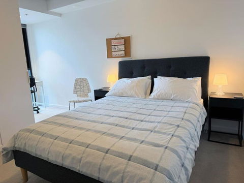 Modern Homely 2BR APT W Parking Bowen Hills - Accommodation Georgetown 3