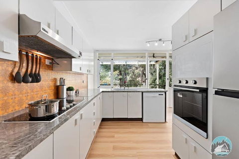 Modern House With Spacious Backyard In Telopea - Accommodation Georgetown 2