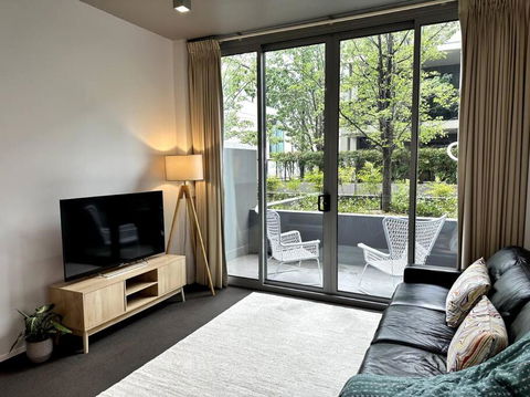 Modern Loft Retreat In Barton Near Parliament House - Accommodation Georgetown 3