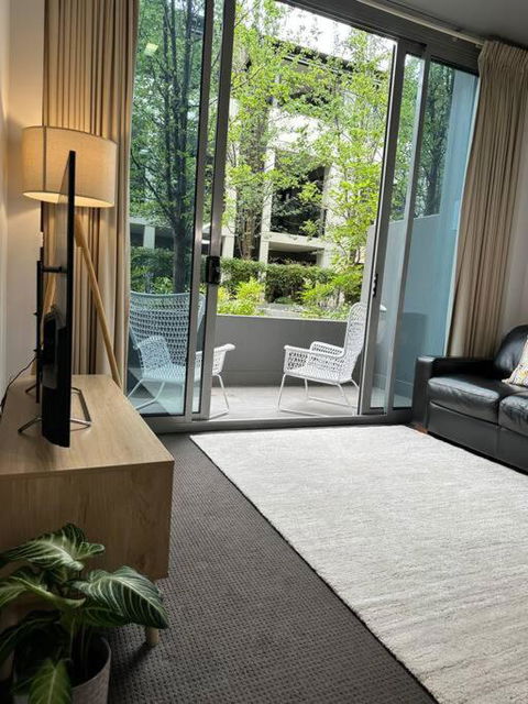 Modern Loft Retreat In Barton Near Parliament House - Accommodation Georgetown 2
