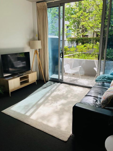 Modern Loft Retreat In Barton Near Parliament House - Accommodation Georgetown 1