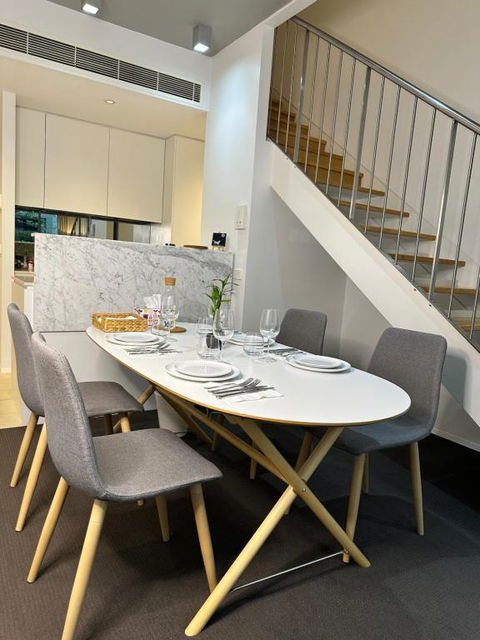 Modern Loft Retreat In Barton Near Parliament House - Accommodation Georgetown 0