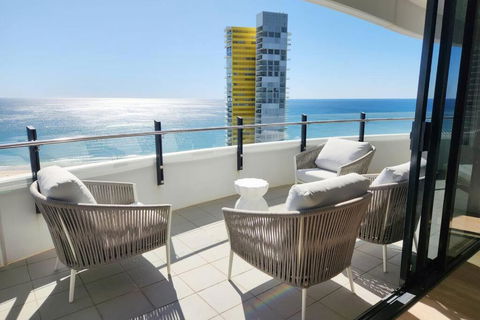 Modern Luxury With Breathtaking Ocean Views - Accommodation Georgetown 2