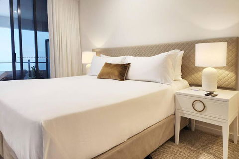 Modern Luxury With Breathtaking Ocean Views - Accommodation Georgetown 3