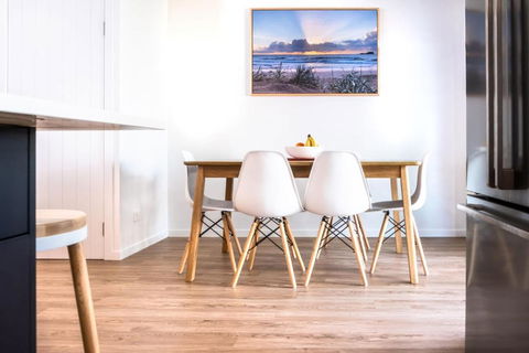 Modern Pet-friendly Mudjimba Townhouse - Accommodation Georgetown 0