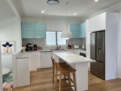 Modern Pool Oasis & Seaside Abode - Accommodation Georgetown 3