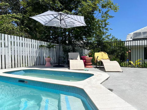 Modern Pool Oasis & Seaside Abode - Accommodation Georgetown 2