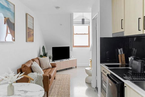 Modern Studio Retreat In Crown St With AirCon - Accommodation Georgetown 0
