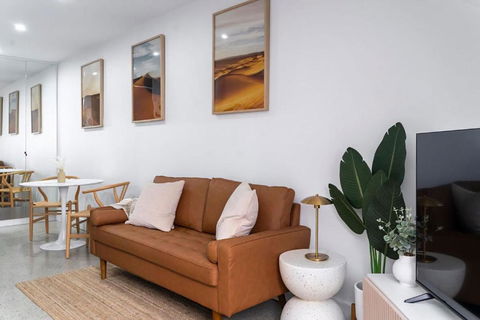Modern Studio Retreat In Crown St With AirCon - Accommodation Georgetown 2