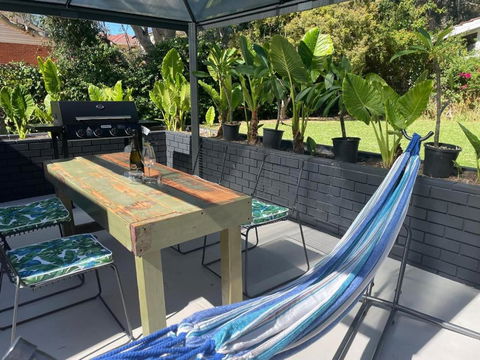 Modern Studio With Private Patio - Accommodation Georgetown 0