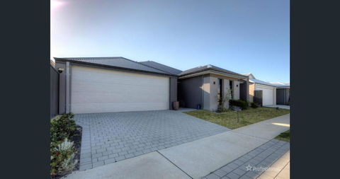 Modern Stylish 4 Bed 2b House Close To The Beach, Whole Home !! - Accommodation Georgetown 1