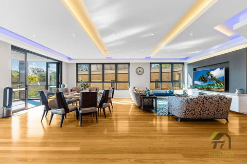 Modern Summer Palace In Epping - Accommodation Georgetown 0
