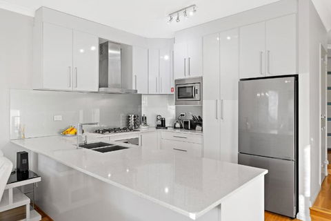 Modern Scarborough Townhouse - Accommodation Georgetown 3