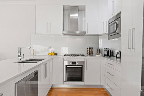 Modern Scarborough Townhouse - Accommodation Georgetown 2