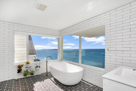 Monash Beach House - Oceanfront - Accommodation Georgetown 3