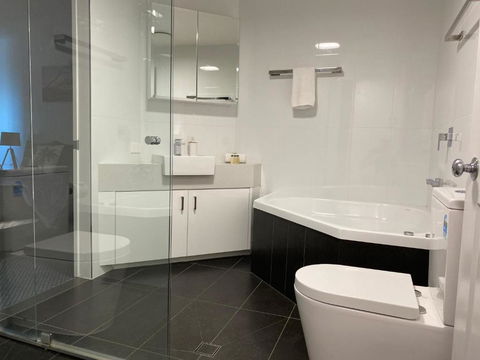 Mooloolaba Beachfront: Superior Resort Apartment - Accommodation Georgetown 2