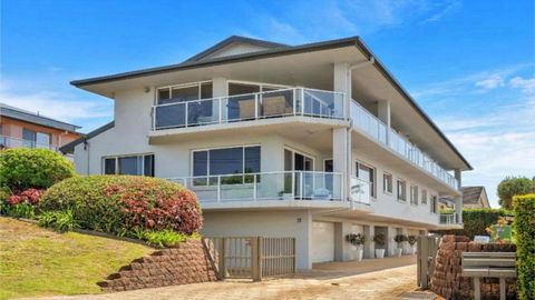 Moon Glow Views, Short Walk To Beach Accom Holidays - Accommodation Georgetown 1