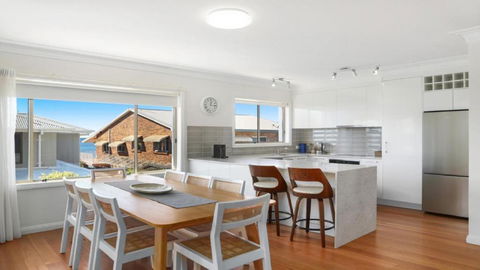 Moon Glow Views, Short Walk To Beach Accom Holidays - Accommodation Georgetown 3