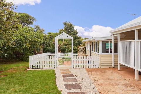 Moonya Avocado Farm Cottage - With Early Check-in - Accommodation Georgetown 3