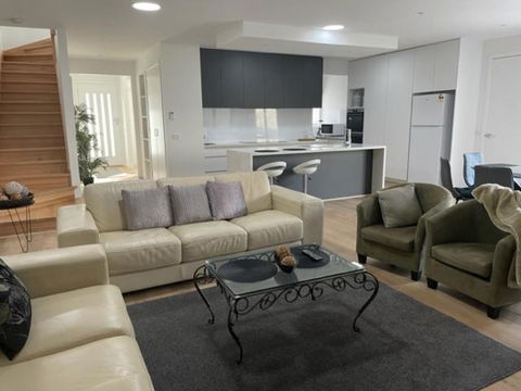 Modern Home, Close To Train, 17k CBD - Accommodation Georgetown 0
