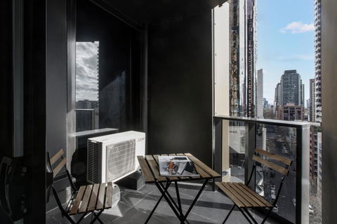 Modern Nomads Urban Gem On Empire 2BR Walk To Melbourne Central With Parking - Accommodation Georgetown 1
