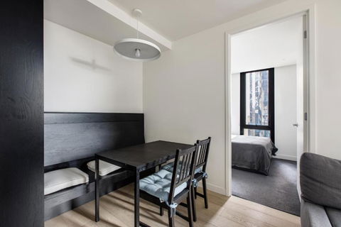 Modern Nomads Urban Gem On Empire 2BR Walk To Melbourne Central With Parking - Accommodation Georgetown 2
