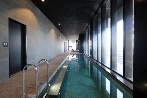 Modern Nomads Urban Gem On Empire 2BR Walk To Melbourne Central With Parking - Accommodation Georgetown 3