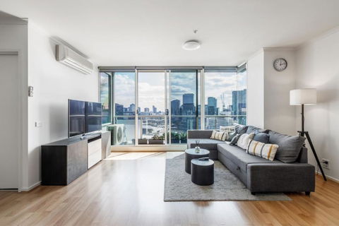 Modern Nomads Stunning City & River View 3BR With Carpark - Accommodation Georgetown 2